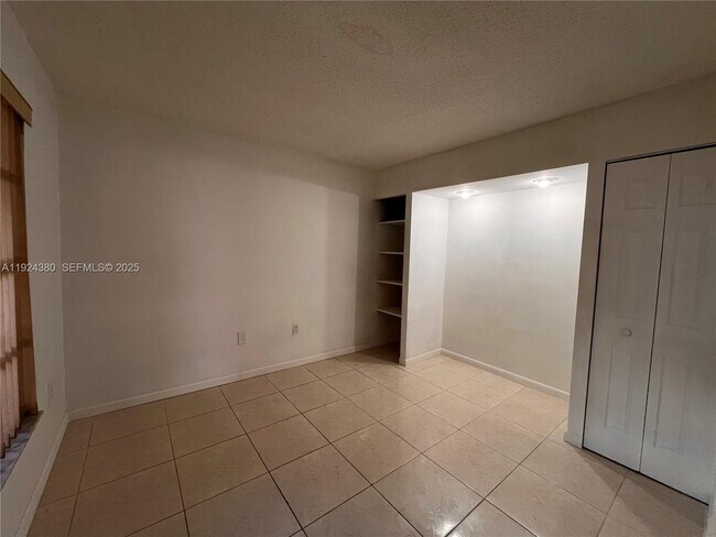 Building Photo - 819 NE 214th Ln