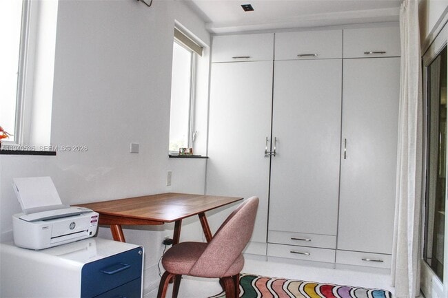 Building Photo - 4710 Pine Tree Dr