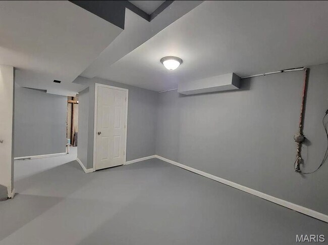 Building Photo - Ranch-style three-bedroom