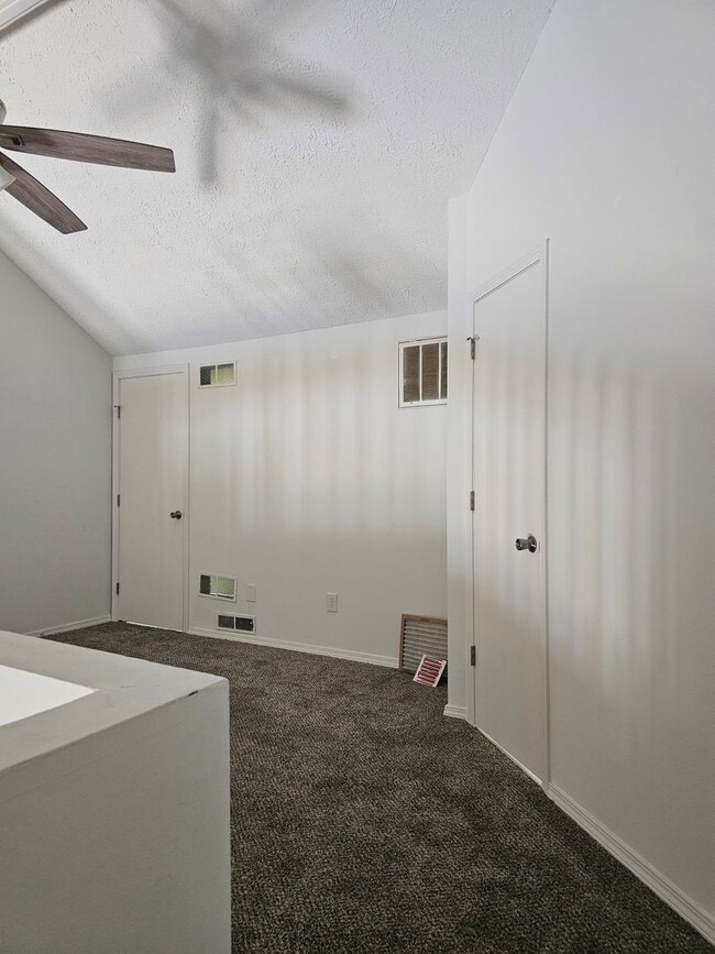 Building Photo - For rent! 2 bedroom 1 bath