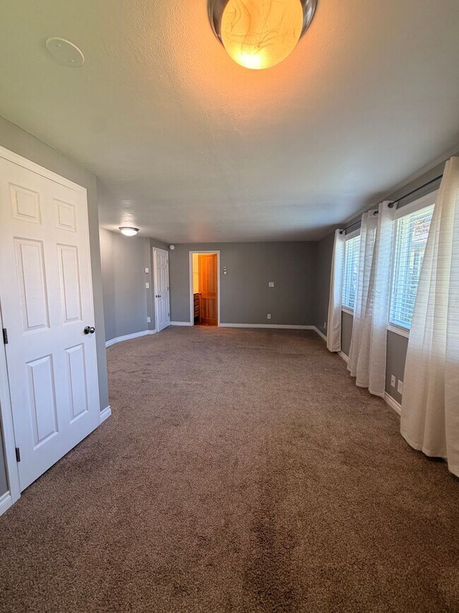 Building Photo - 4-Bedroom 4-Bathroom home with attached Studio apartment