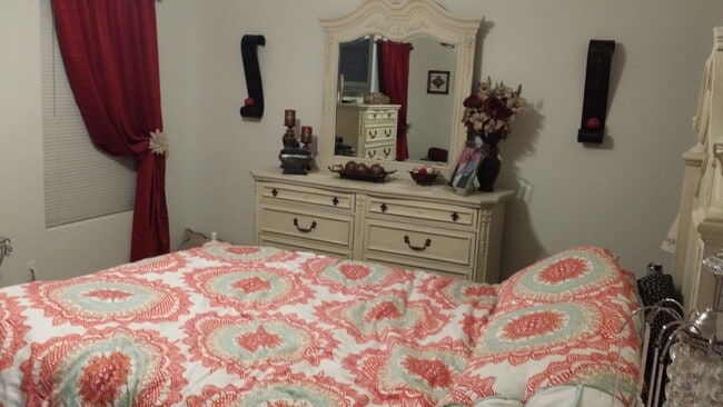 Building Photo - 3/3 WITH GREAT PRIVACY FENCED BACK YARD FOR YOUR FURRY FRIEND