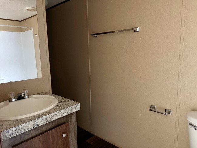 Building Photo - 565 Travis Wy