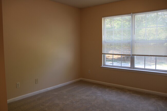 Building Photo - 230 Black Bird Ct