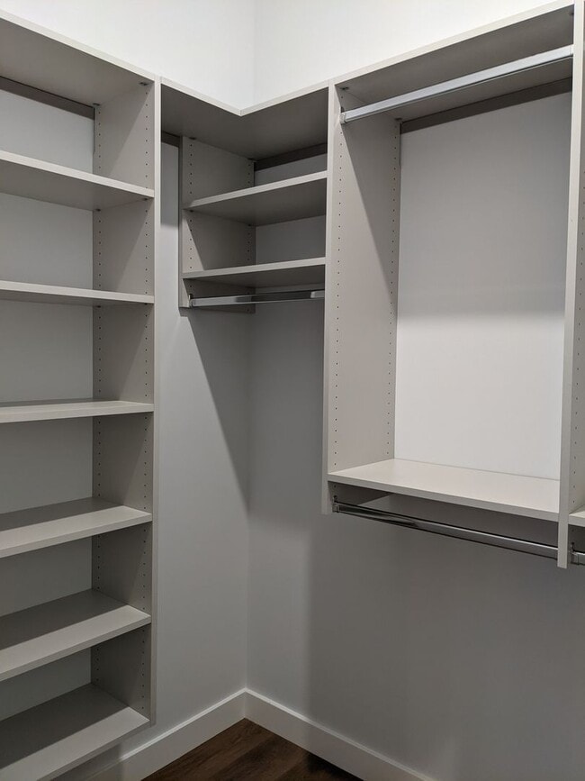 Building Photo - Black Mountain Townhouse Rental