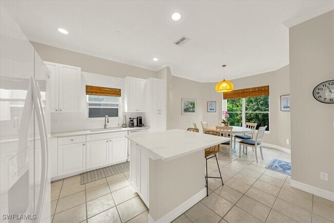 Building Photo - 28327 Hidden Lake Dr