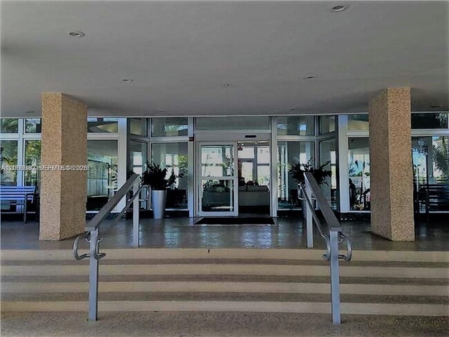 Building Photo - 1200 West Dr