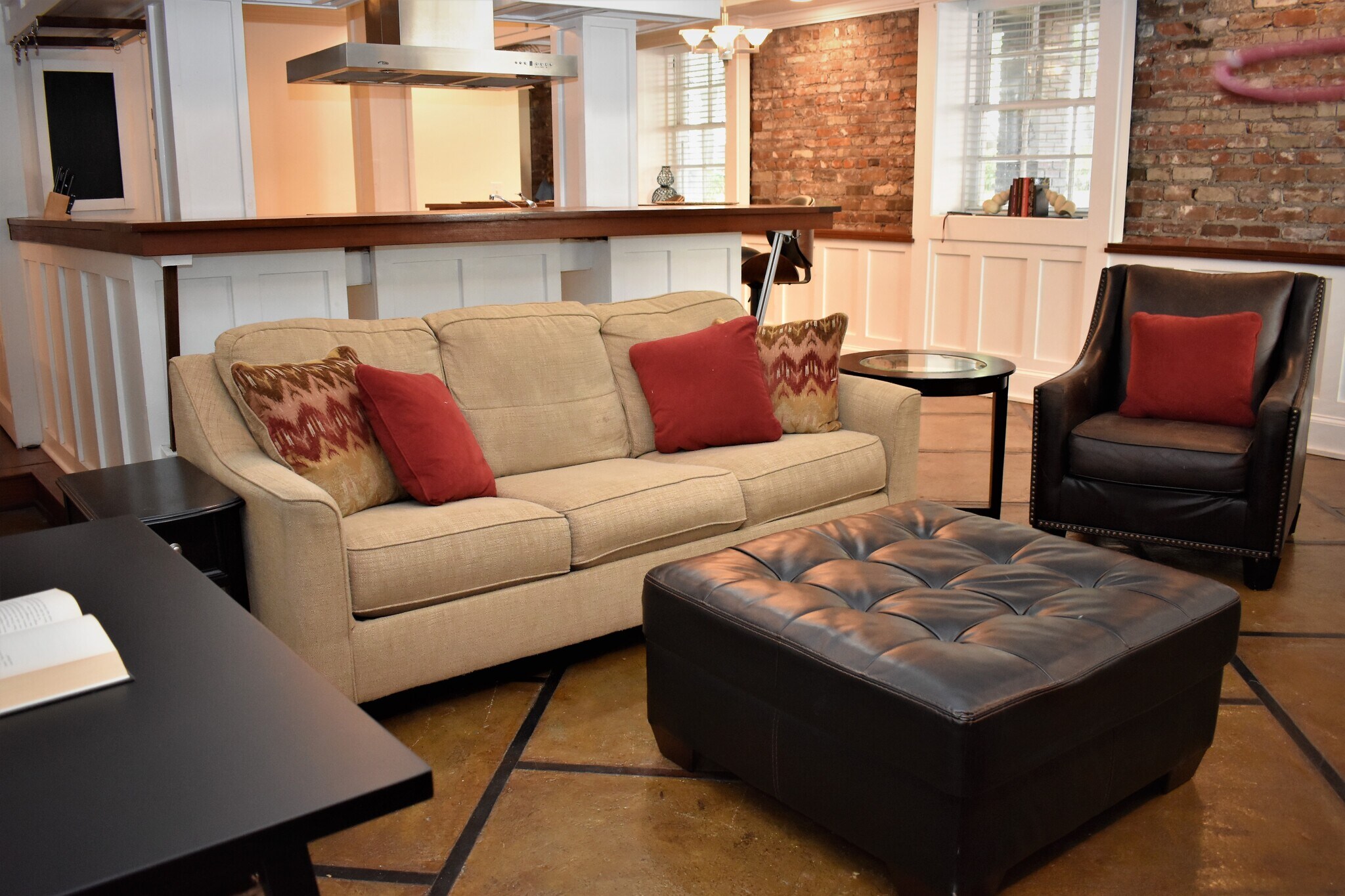 another view of living room - 101 W Oglethorpe Ave