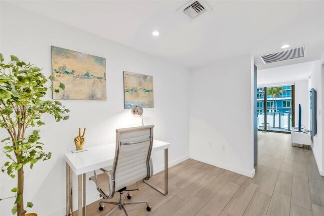 Building Photo - 1300 S Miami Ave
