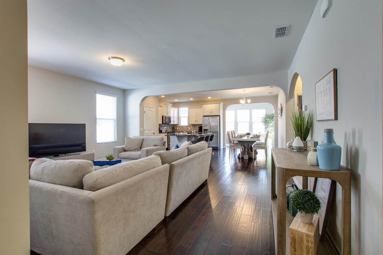 Building Photo - 1989 Stonewater Dr