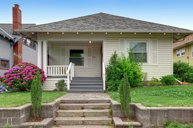 Building Photo - 303 NE 45th Ave