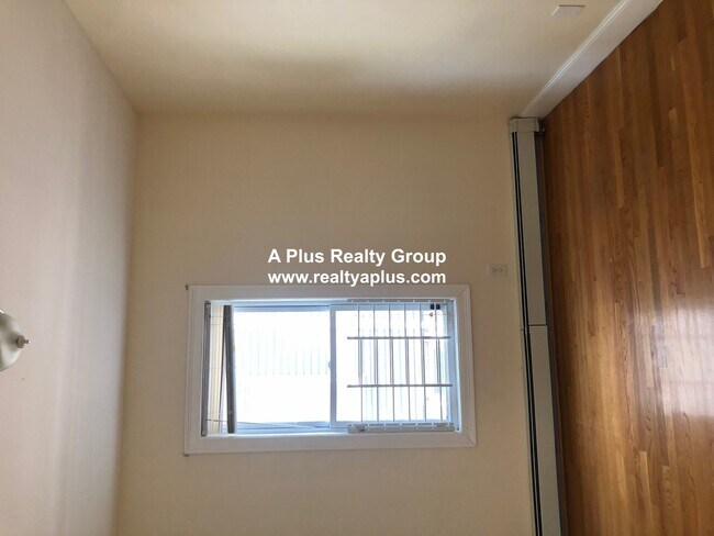 Building Photo - 14 Schiller St