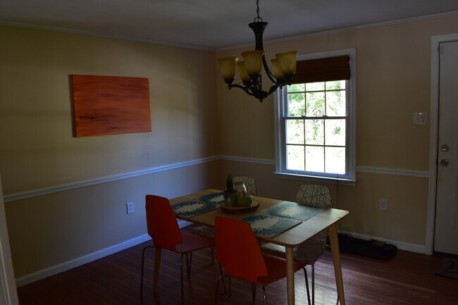 Building Photo - 8180 Fernlake Ct