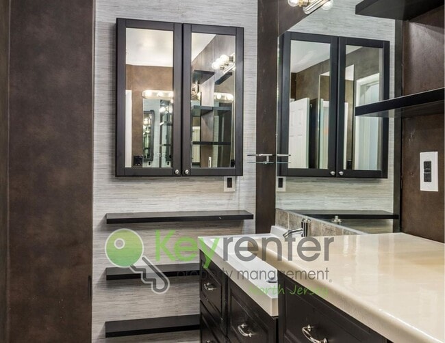 Building Photo - No Broker Fee | Modern 3-Level Townhome with River Views in Wallington