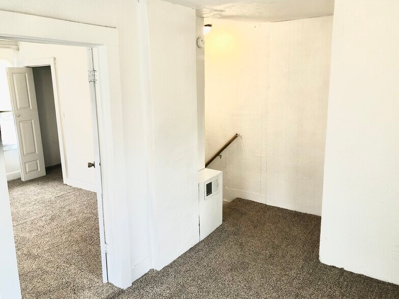 Building Photo - 713 E Michigan St