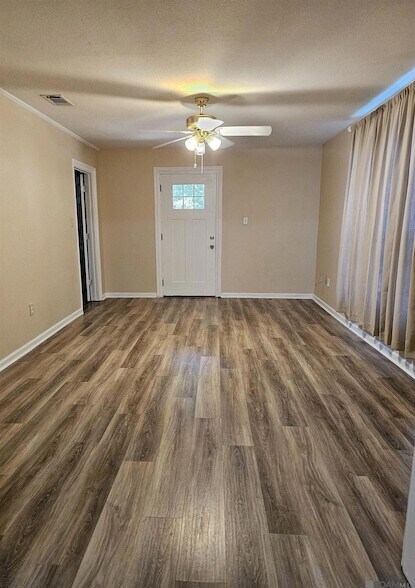 Building Photo - 1046 Sunshine Dr