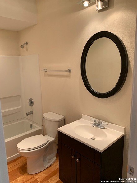 Building Photo - 810 E Ashby Pl