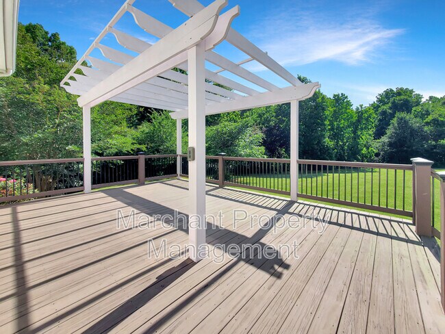 Building Photo - 15 Silverthorn Ct