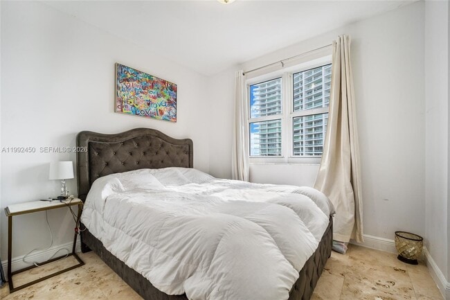 Building Photo - 20000 E Country Club Dr