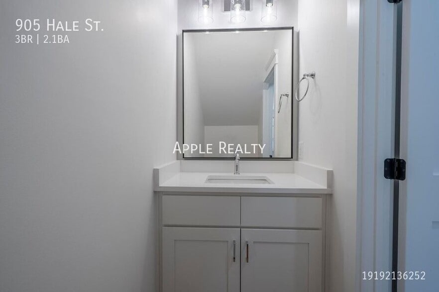 Building Photo - 905 Hale St