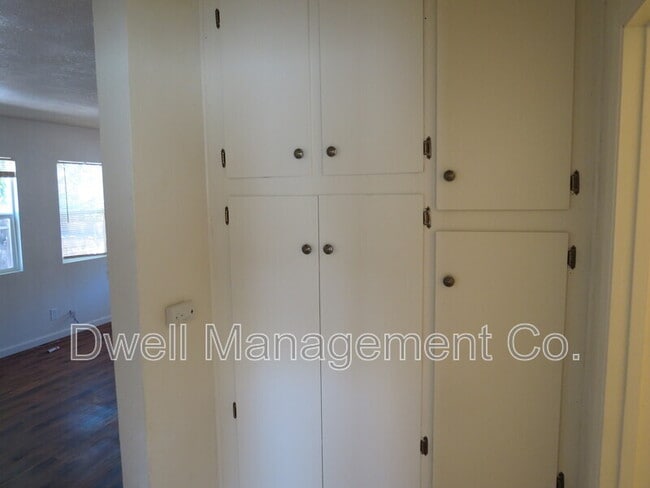 Building Photo - 1420 Diamond Ln