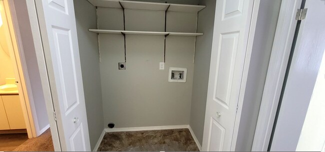 Building Photo - Cozy 2 bed 1.5 Bath Condo With Car Port