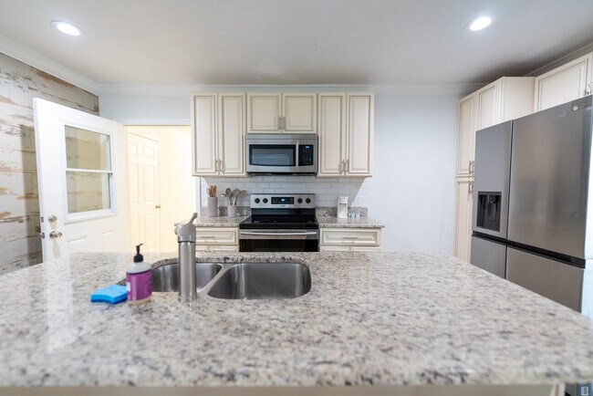 Building Photo - 2627 Ambergate Rd