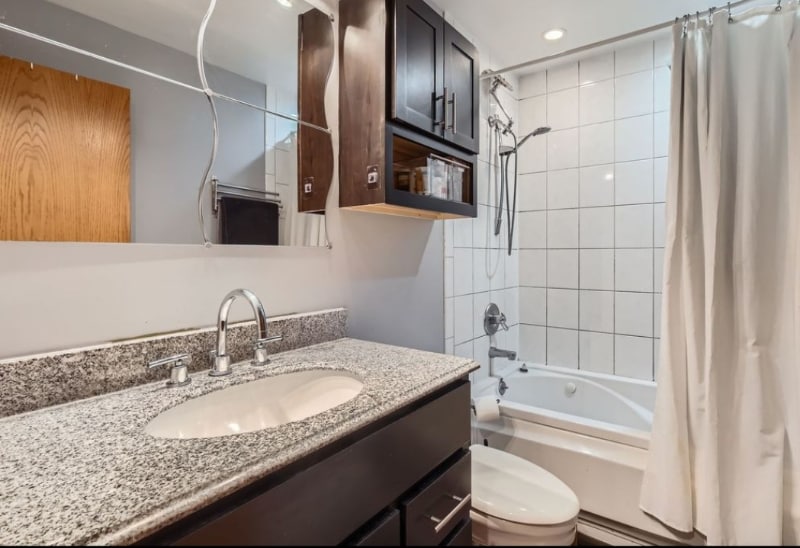 Building Photo - 953 N Rohlwing Rd