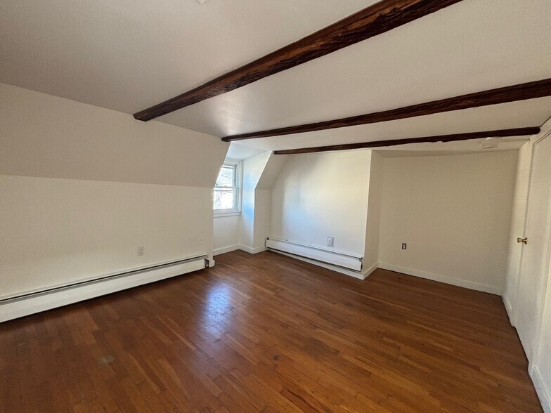 Building Photo - 229 Spring St