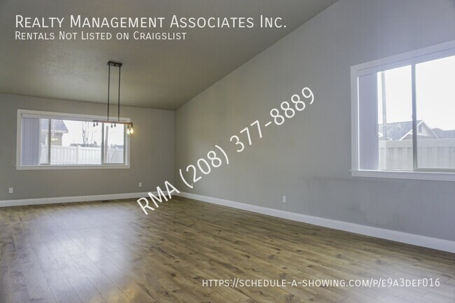 Building Photo - 4614 N Willowside Ave