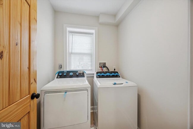 Building Photo - 606 Vernon St