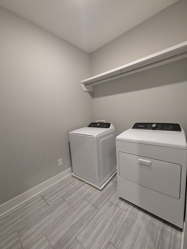 Building Photo - Stunning Modern Townhouse in the Heart of ...