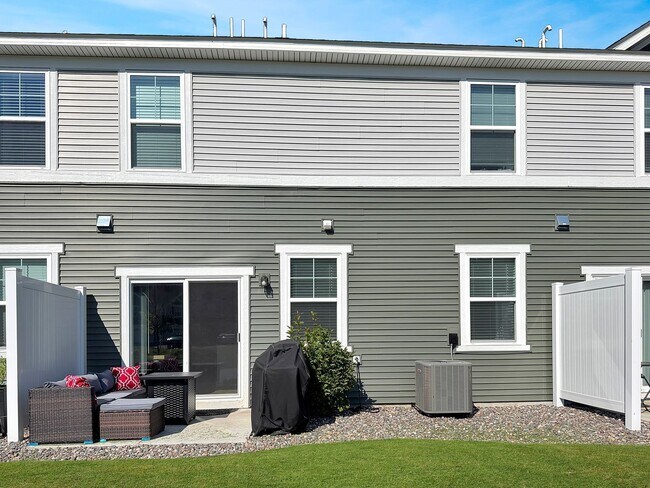 Building Photo - 3034 Basswood St