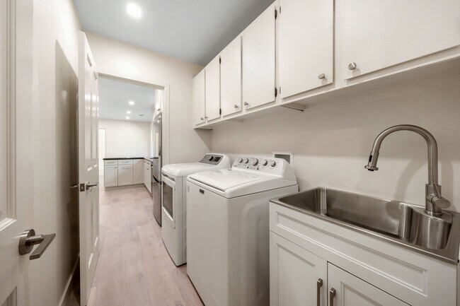 Building Photo - 579 Hot Springs Rd