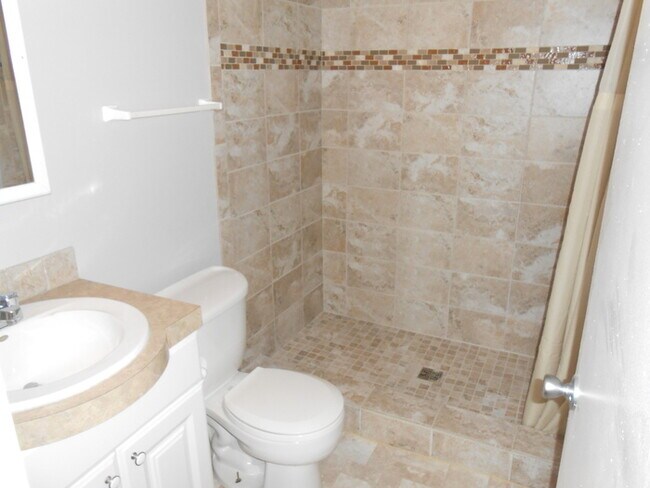 Building Photo - Spacious 4 Bed/2 Bath Home in Loveland