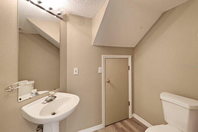 Building Photo - 7127 Waterside Dr