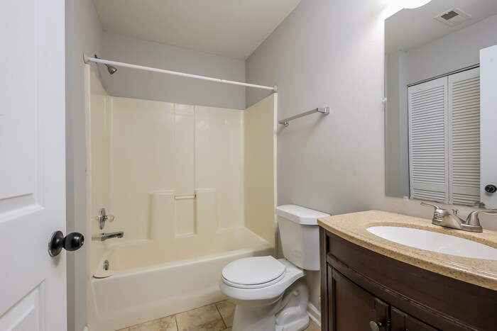 Building Photo - 408 Raspberry Ln