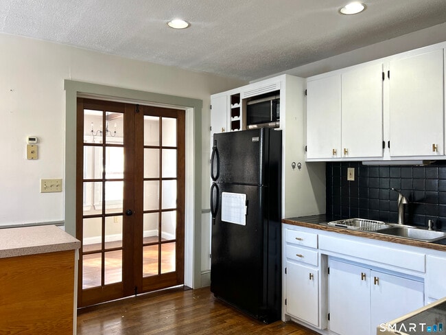 Building Photo - 77 Freestone Ave