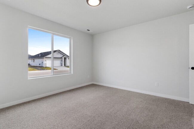 Building Photo - 3117 S Old Farm Ave