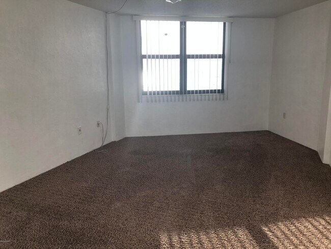 Building Photo - 1415 Ocean Shore Blvd