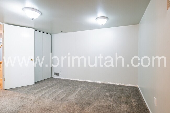 Building Photo - 30 W 1100 S