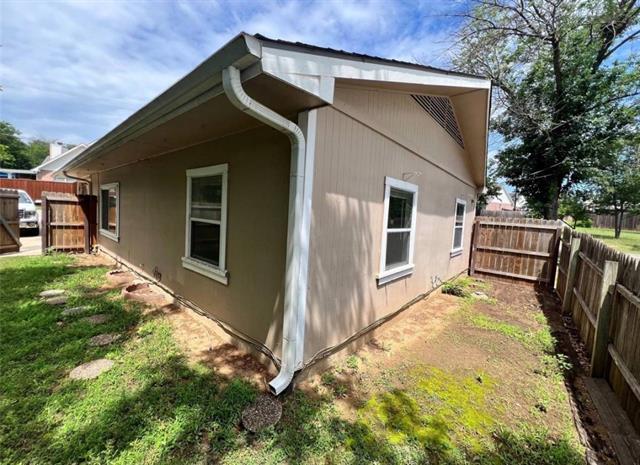 Building Photo - 600 Lake Dr