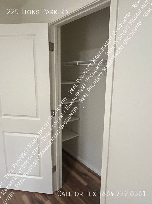 Building Photo - 229 Lions Park Rd