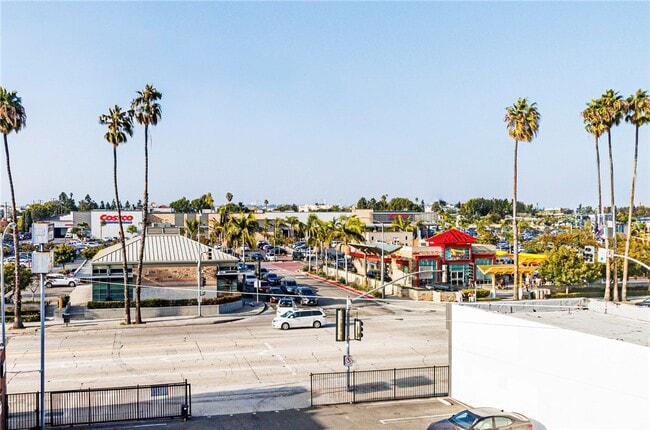 Building Photo - 13461 Beach Ave