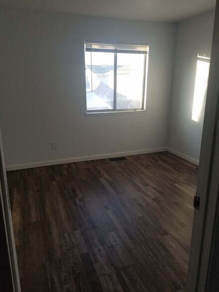 Building Photo - 421 10th St