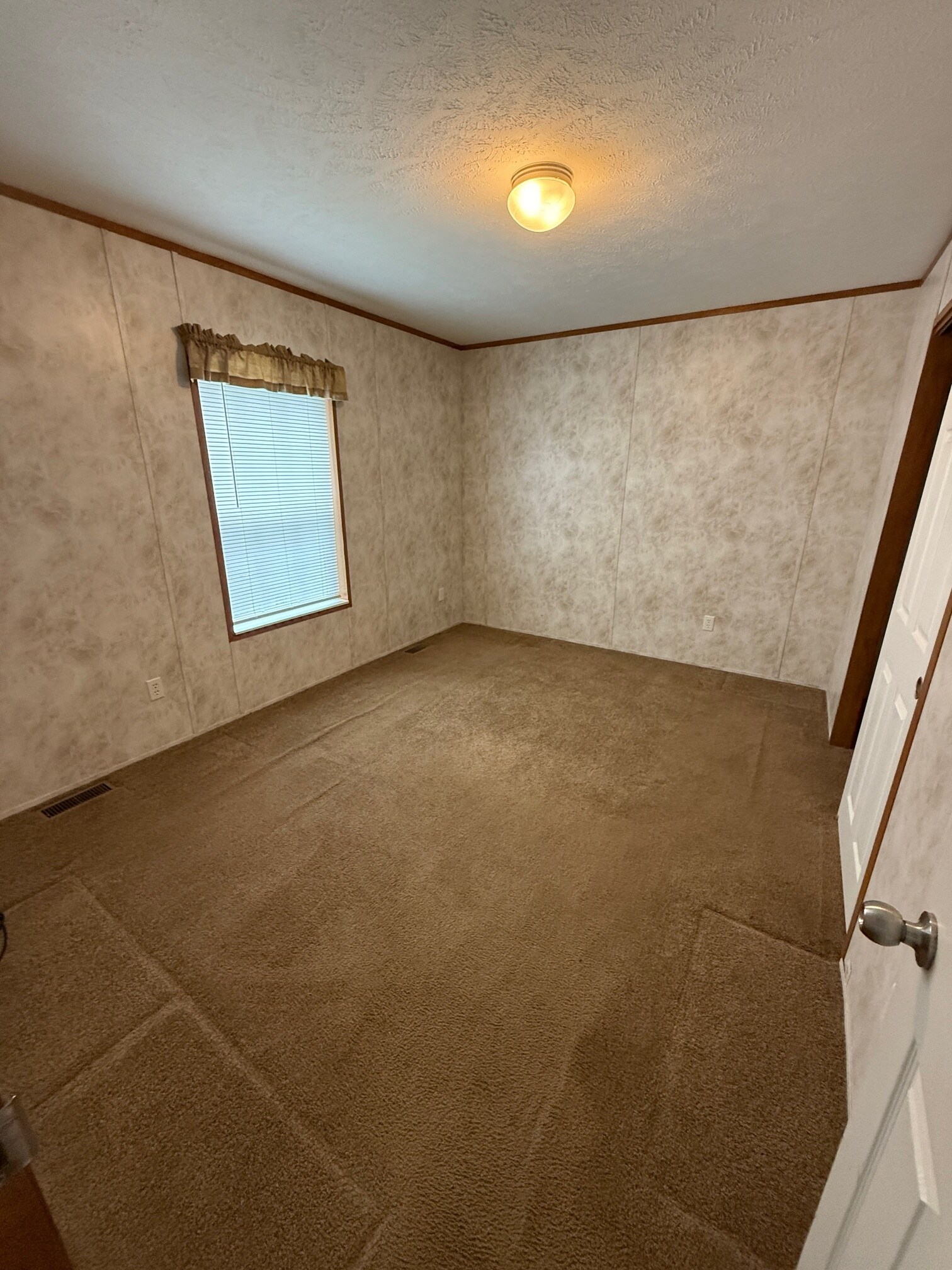 Building Photo - 519 S English Creek Rd