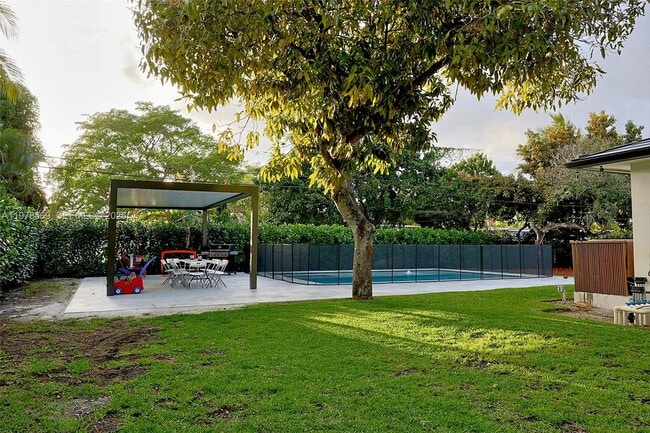 Building Photo - 10804 NW 2nd Ave