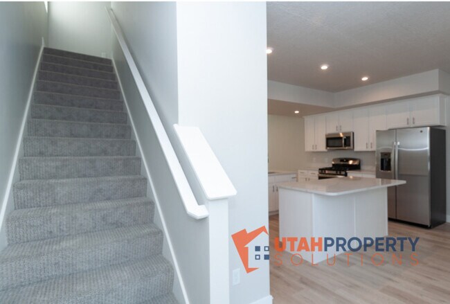 Building Photo - 982 W 380 S