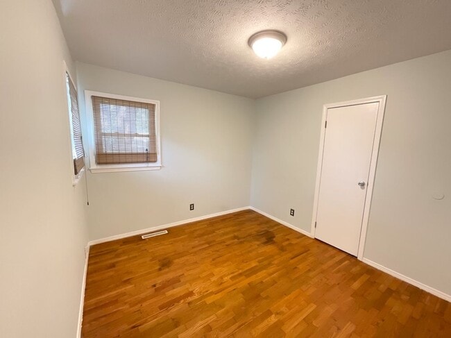Building Photo - LEASING