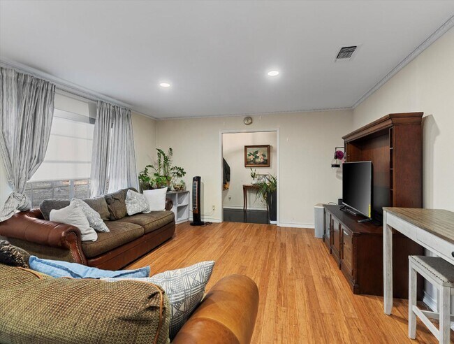 Building Photo - 1312 Oak Glen Trail